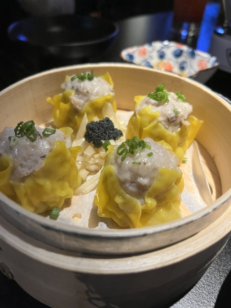  대학로 맛집 혜화에서 만난 특별한 맛의 향연: 구룡 치즈마라전골과 구룡볼의 매력