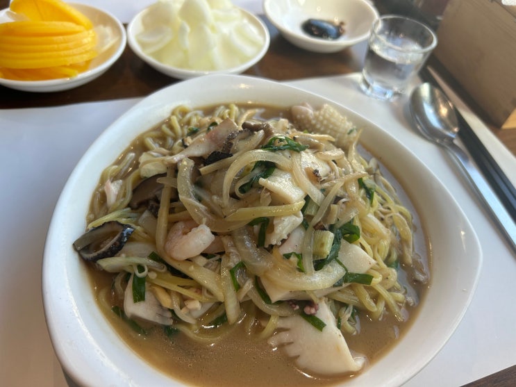  안암동에 위치한 고려대학생들이 교수님과 오는 중식당 맛집<해물수초면>