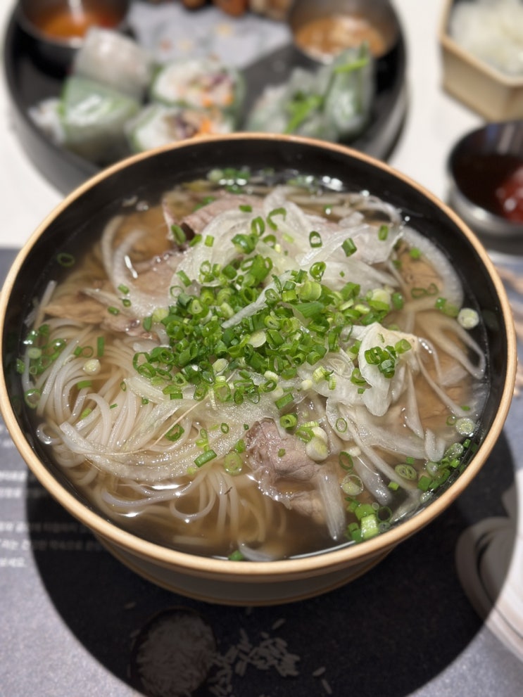  청담동 쌀국수 맛집 - 포메인 청담직영점 여전히 진국이네