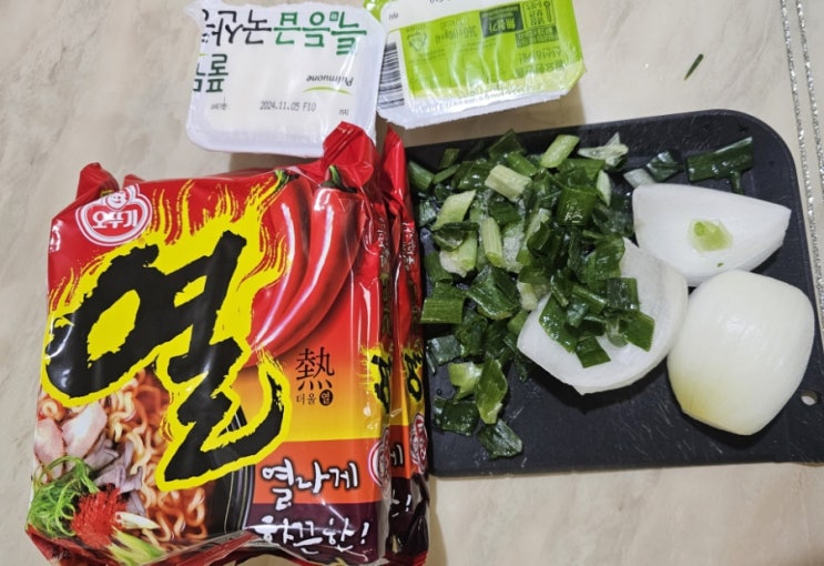  간만에 끓여본 열라면순두부 !