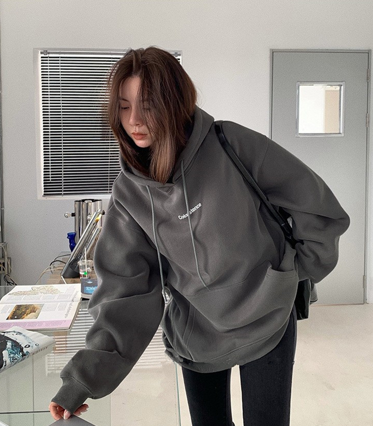  2만원 대의 핵 가성비로 지금 입기 좋은 여자 오버핏 후드티 코디 추천