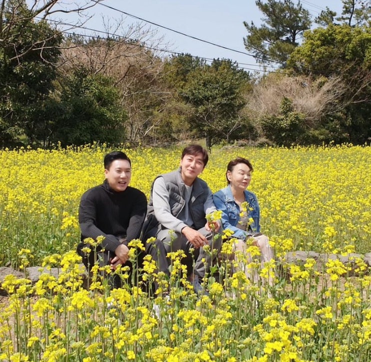 배우 <b>김수미</b> 발인, <b>영면</b> 들어가…동료 선후배 연예인들 깊은... 