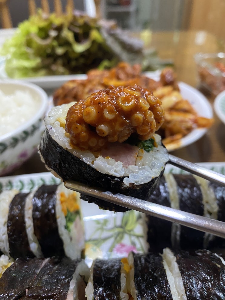  끌림 쭈꾸미볶음 엄마표김밥 집밥한상 술안주로 좋고 생물쭈꾸미맛집