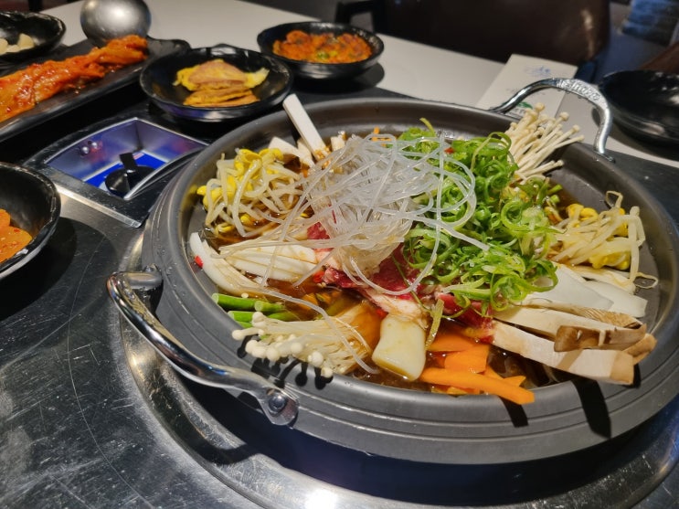  [동대구역 점심맛집] 단짠하고 매칼한 조화가 일품인 대구산더미불고기 전문점 완판삼겹의 점심특선 메뉴 맛보기.