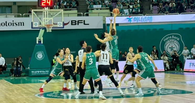 KB스타즈vs하나<b>은행</b> 2024-25시즌 <b>여자</b>프로<b>농구</b> <b>개막전</b>을... 