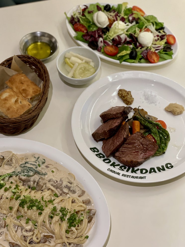  신촌, 휴양지 컨셉의 파스타 맛집 | 뽁식당 신촌점