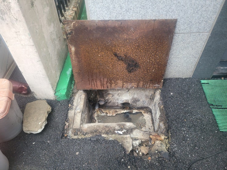  공동 하수구 기름 청소하고 배관 이물질 제거 전문으로 뚫는 업체 서울 경기