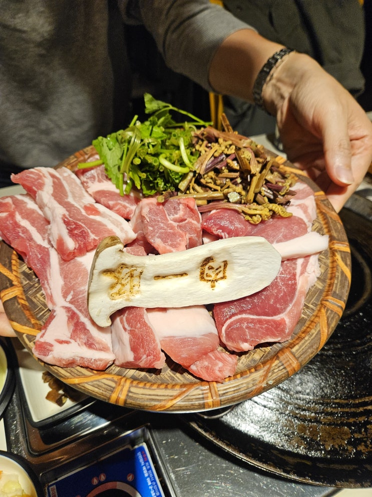  수내 맛집 쫀득한 국내산 한돈 흑돼지 육일돈