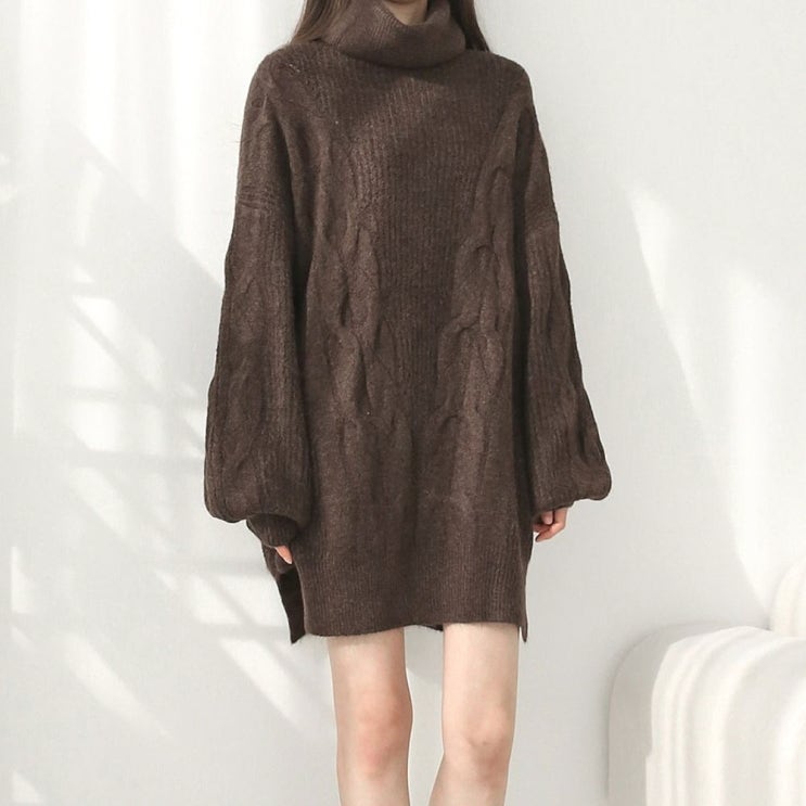 겨울 필수 아이템! 루즈핏 오버핏 꽈배기 폴라 터틀넥 미니 원피스로 완성하는 따뜻하고 스타일리시한 룩