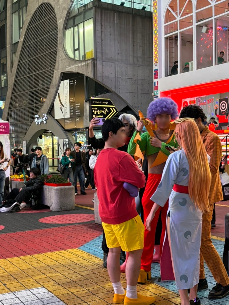  2024 홍대 할로윈 / 홍대 데이트 / 마제소바 "거북이의 꿈"/ 동대문 야장 “공평동꼼장어” 내돈내산 후기