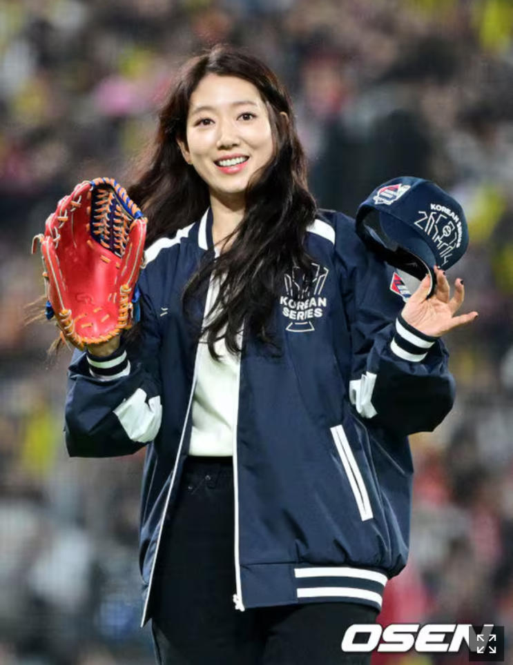 박신혜 시구 한국시리즈 <b>5차전</b> 삼성 KIA