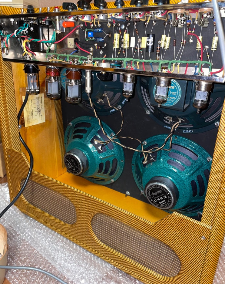  Victoria 45410(빅토리아 베이스맨) 전체 업글 및 모디 작업 - 리캡, 마스터볼륨 모디, 쉘락 도색, 스피커 교환, 진공관 리튜브 등