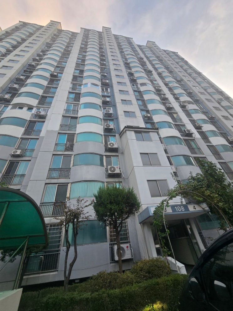  서울시 금천구 독산동(벚꽃로) 금천현대아파트 108동 도기설치 작업입니다.(도기설치실패)