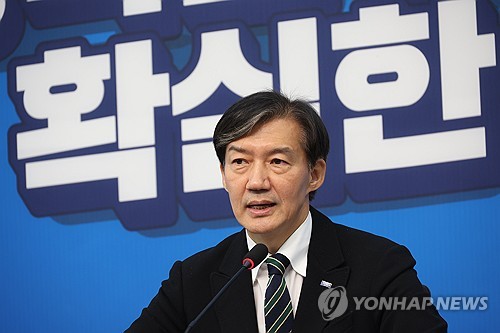 <b>조국</b> "尹<b>대통령</b> <b>탄핵소추안</b> 작성 중…조만간 초안 공개