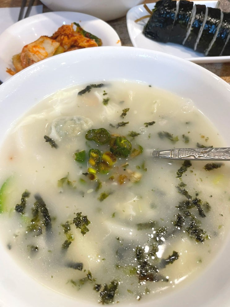  선정릉 하루방 | 떡만둣국, 참치김밥 맛집! (충무김밥, 던지기탕도 맛있음)