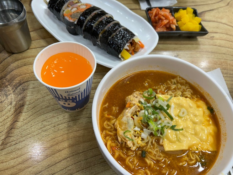  안암오거리에 위치한 고대생의 혼밥맛집 <이공김밥>(돈까스김밥, 치즈라면)
