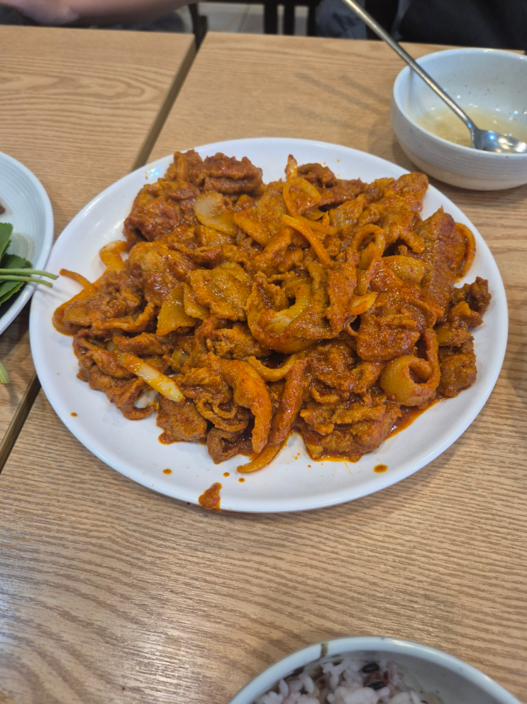  [강남구 대치동] 미스제육 (함바집스러운 인테리어와 그렇지 않은 고깃집스러운 제육의 맛)