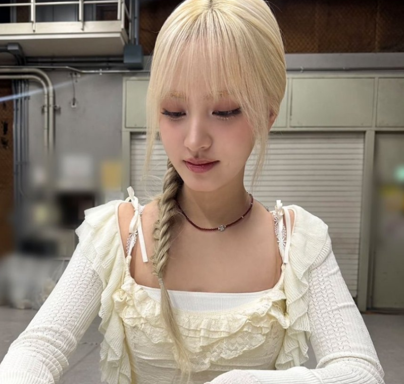 241027 IVE リズのインスタグラムのネックレスは何？真似したいビューティーアクセサリーファッション情報