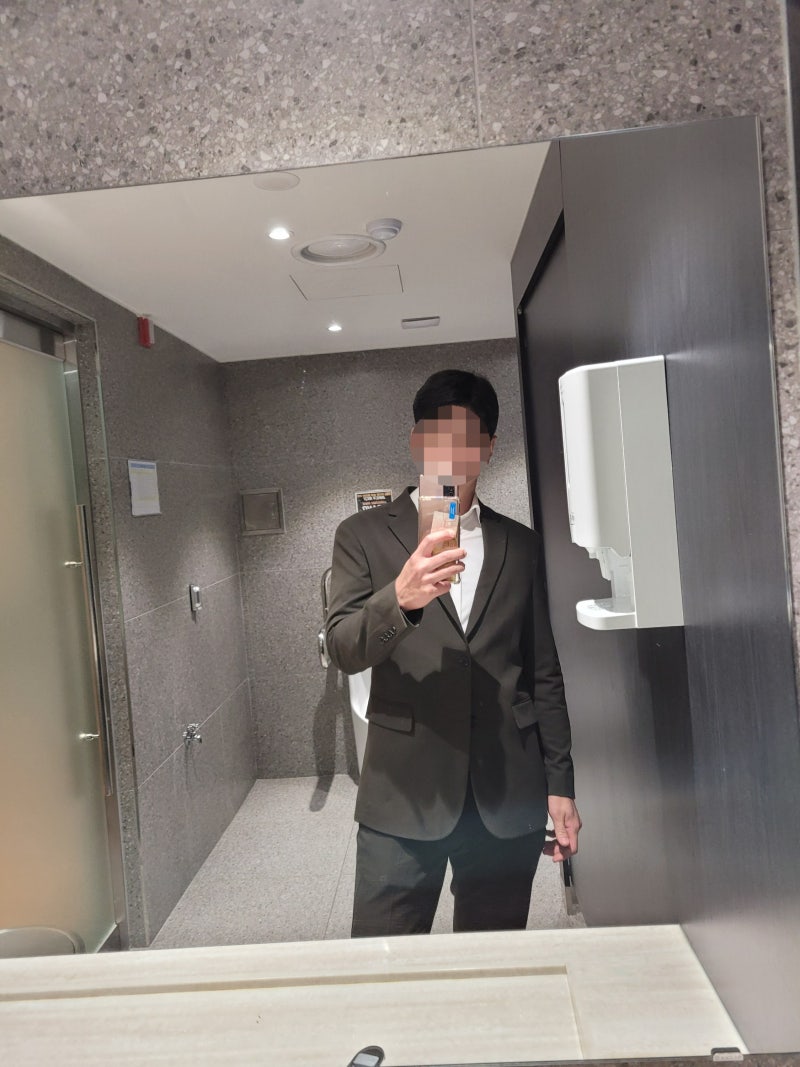 댄블 직장인 가을 하객룩 카키색 정장 셋업 추천