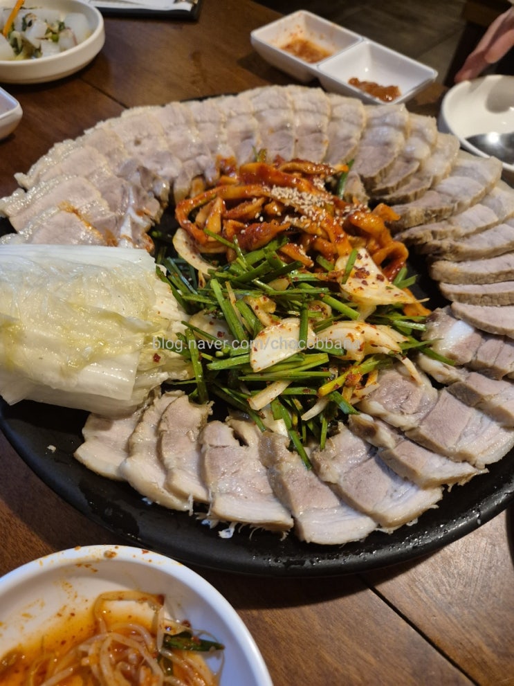  무아국수 강남역 보쌈과 잔치국수 뜨끈한 국물 세트메뉴 직장인점심 점메추