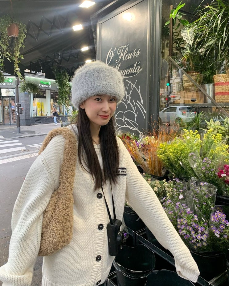  장희령 귀여운 미우미우 캐시미어 가디건 가격 정보