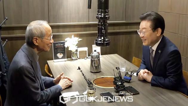 <b>이재명</b>, 윤여준 전 장관 <b>오찬</b>…외연확장 행보