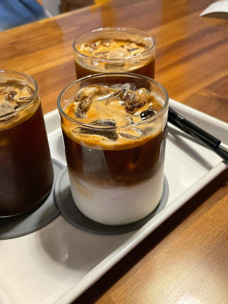  선정릉 카페 레코드 커피 로스터즈 | 찐한 퇴근(라떼)의 맛