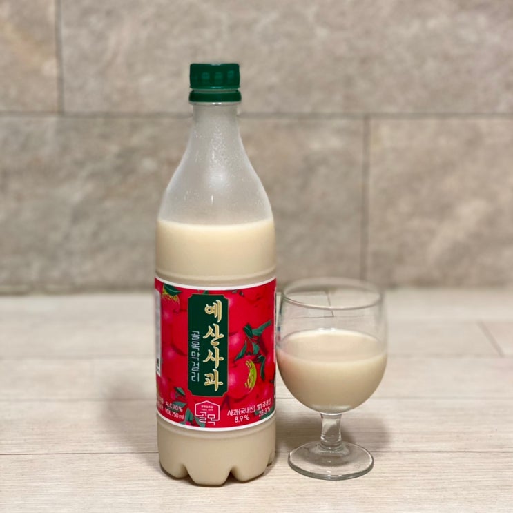  은은한 사과향과 맛을 느낄수 있는, 예산사과 골목막걸리