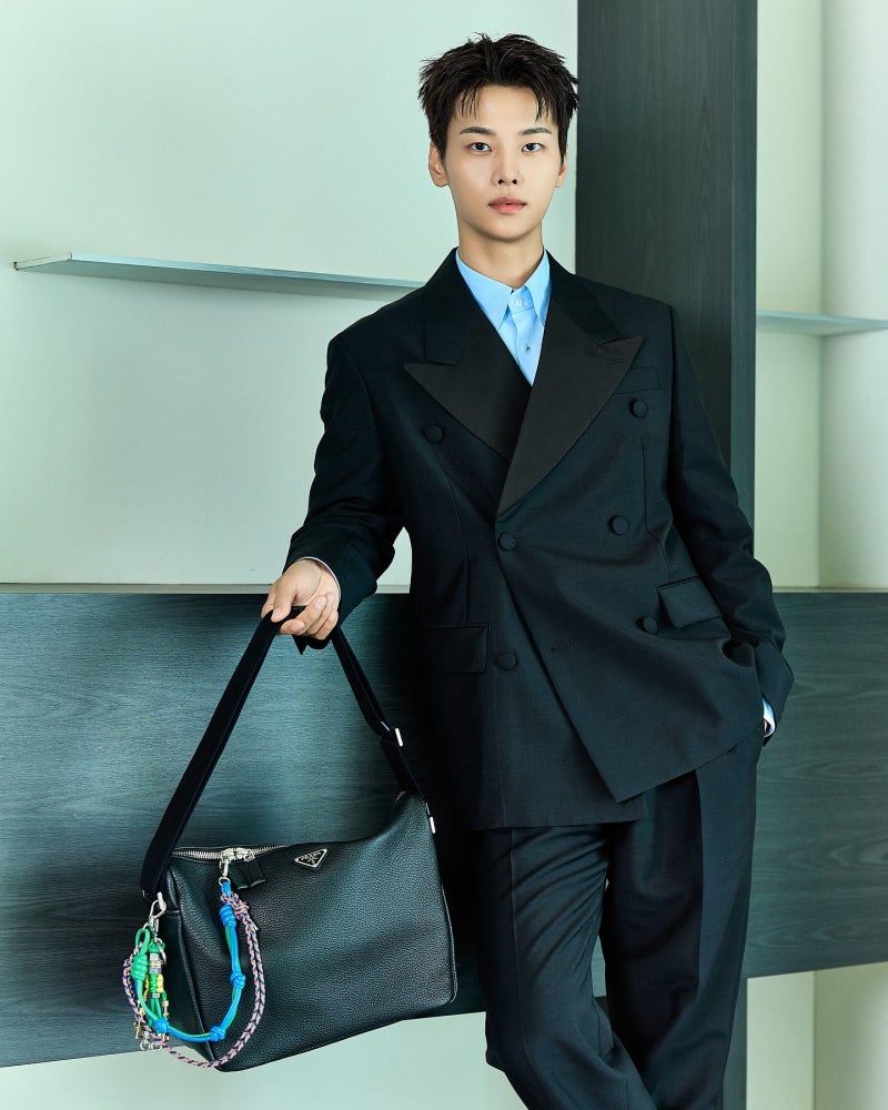 출퇴근용 40대 남자 명품가방 차학연 프라다 숄더백 가격은?