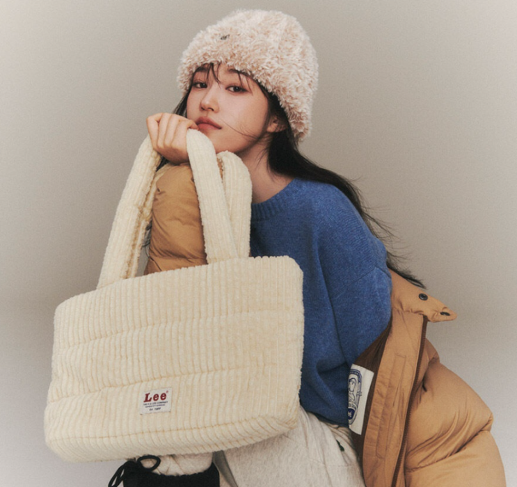  작은 노트북도 쏘옥 들어가는 20대 여자 대학생들에게 인기 만점 브랜드 리 코듀로이 숄더백 가방 추천 ft. 노윤서