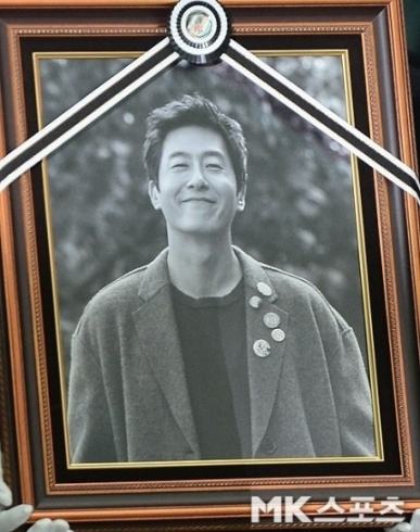 故 <b>김주혁</b> 사망 <b>7주기</b>... 속 ‘영원한 <b>구탱이</b> 형’의 그리움