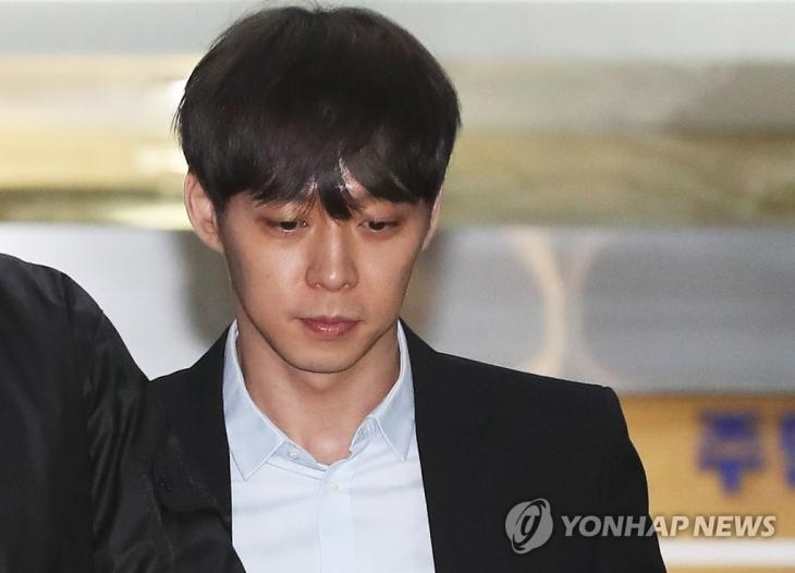 <b>급여</b> 6억 못 받아 <b>박유천</b> 전 매니저 제기 <b>손배소</b> 승소했다... 