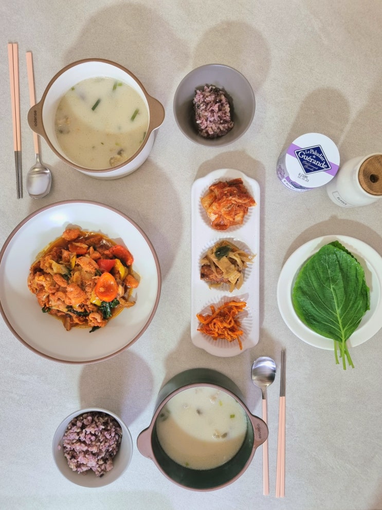  오늘 저녁 뭐먹지? 밀키트와 간편식으로 퇴근 후 간단한 저녁 해결! 뚝딱이형 도가니탕, 풀무원 불고기 브리또, 풀무원 탱글소시지 철판볶음밥