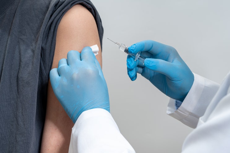  'HPV 예방 접종' 대상 및 시기는? (자궁경부암 70% 이상 예방)