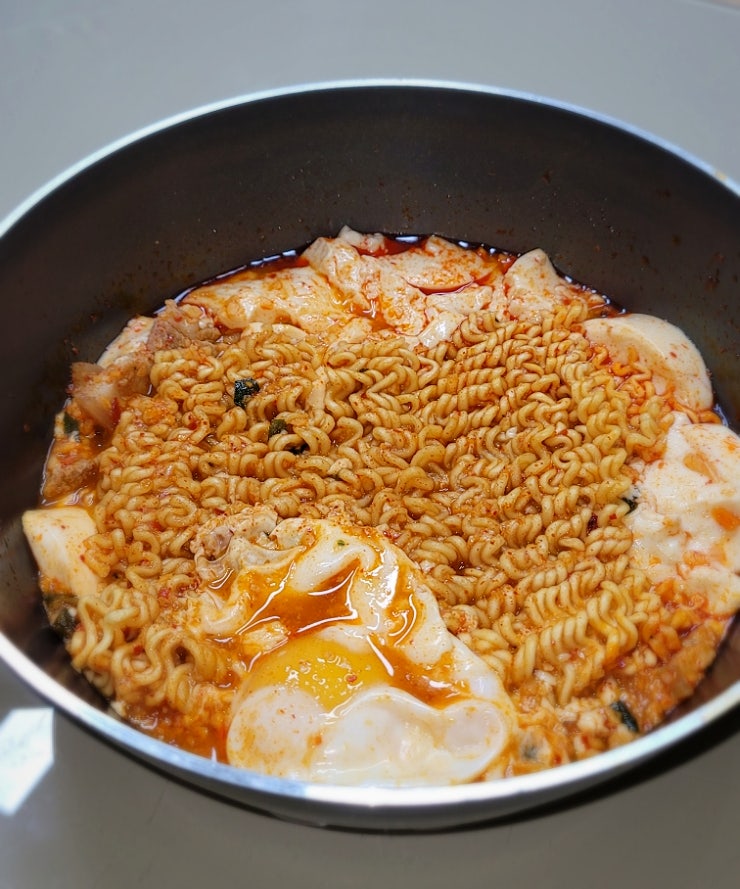  해장라면으로 추천하는 삼겹살 순두부열라면 1인분 레시피