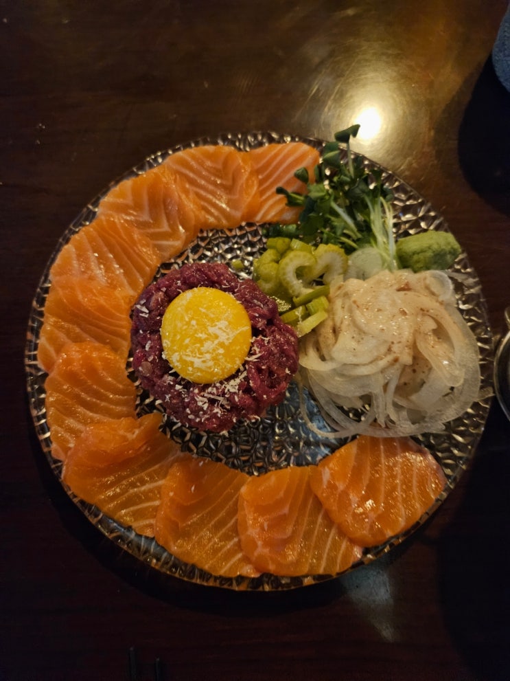  연신내 이자카야 시선 - 신선한 연어육회와 1900원 생맥주의 환상적인 조합!