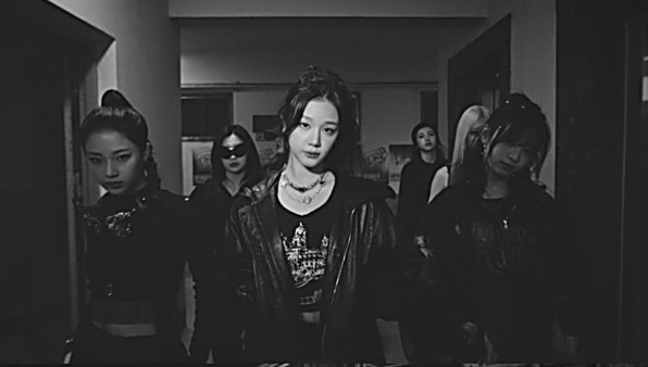 <b>베이비몬스터</b> 클릭클락 뮤직비디오 <b>유튜브 천만</b> 뷰 <b>돌파</b>