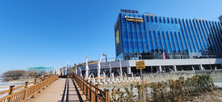  천안시 성성동 호수뷰 감성 베이커리카페 제주 애월빵공장