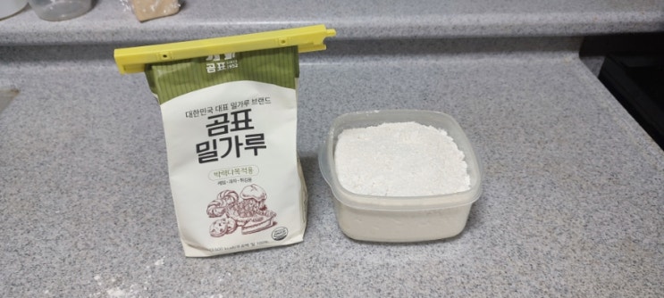  화학 풀 NO! 밀가루로 만드는 천연 벽지 풀 만드는 방법