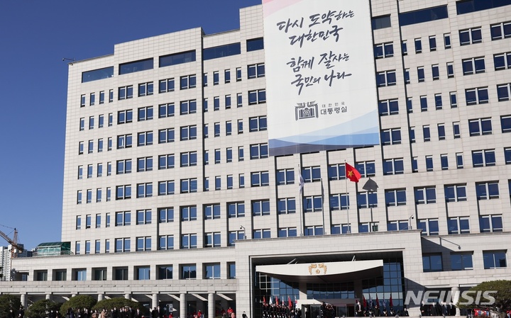 <b>대통령</b>실 "60조 규모 캐나다... 추진"…트뤼도 "韓과 <b>방산협력</b>... 