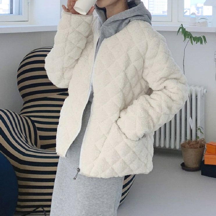  가을 겨울 필수 아이템! 여성 누빔 노카라 양털 뽀글이 집업 점퍼 경량 패딩으로 스타일 완성하기