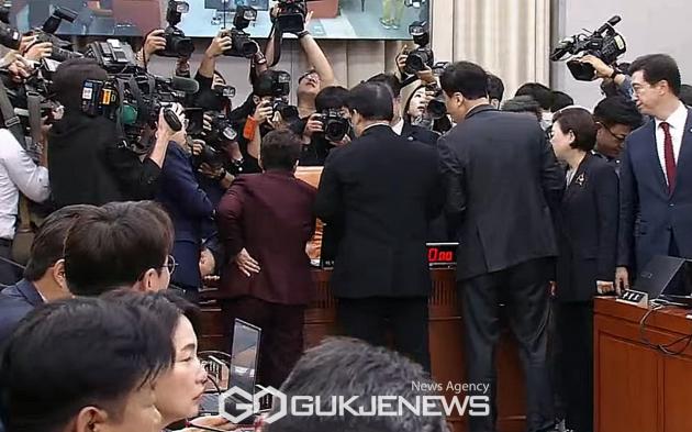 <b>운영위</b>, <b>대통령실</b> 등 국감 고성 난무