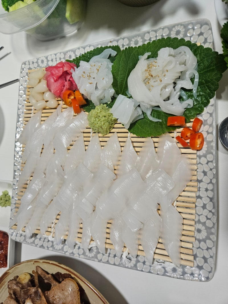 무늬오징어 회뜨는법 무늬오징어 잡는 법 (영상 첨부)