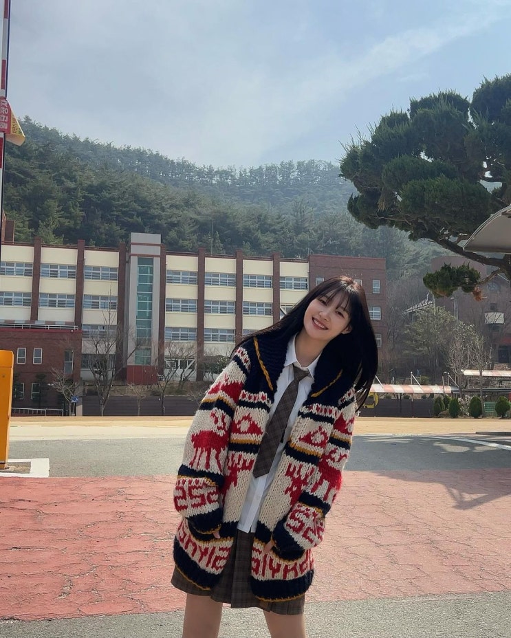  정채연 가을 스웨터 시야쥬 스웨터 가격 정보