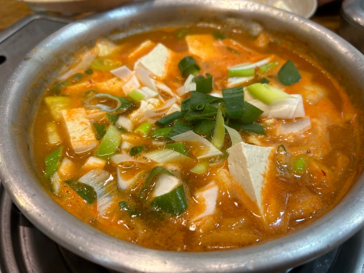  직장인들의 가벼운 지갑을 지켜주는 제기동맛집<명성식당>(두부찌개)