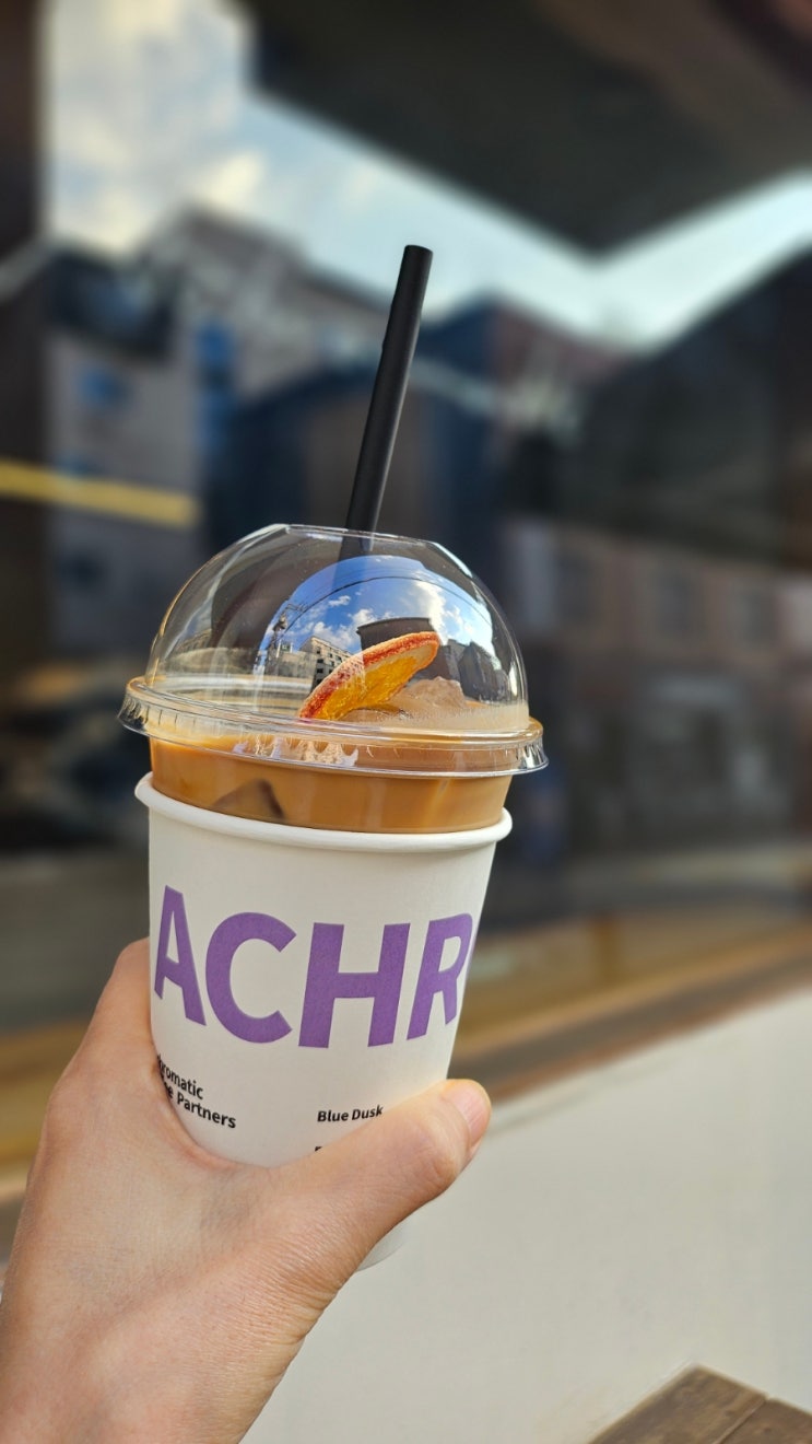  오렌지 라떼 찐 맛집  로스터리 카페 애크로매틱 커피