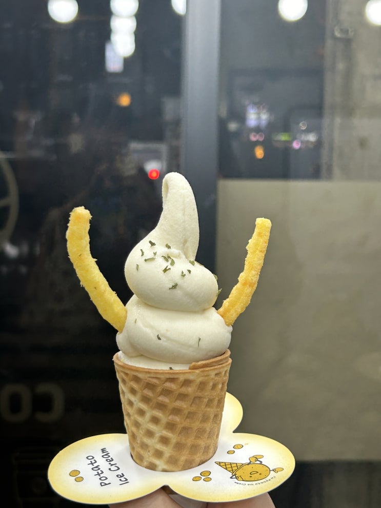  강릉 중앙시장 입구의 디저트 맛집 <커피러버스>(감자아이스크림)