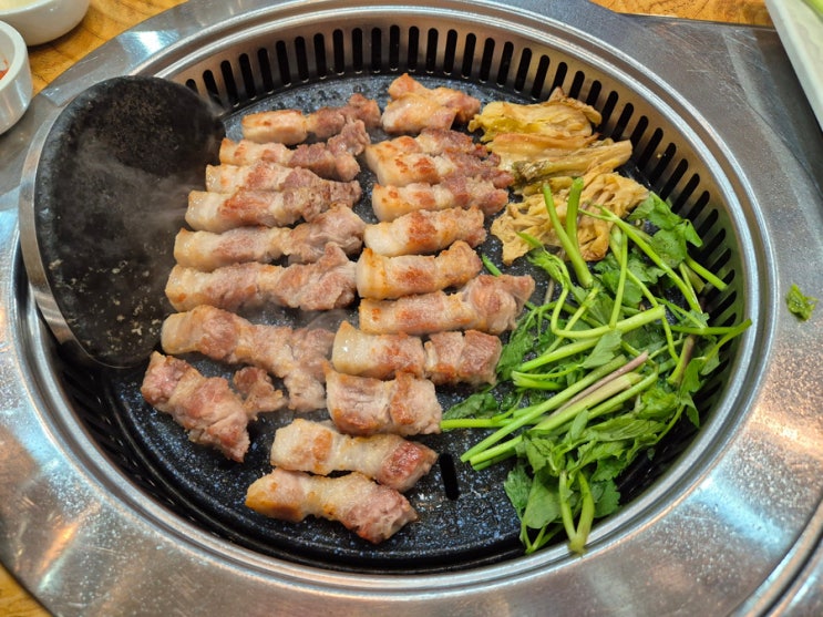  삼겹살 맛있게 구워주는 위례 고기집 맛찬들왕소금구이 위례점