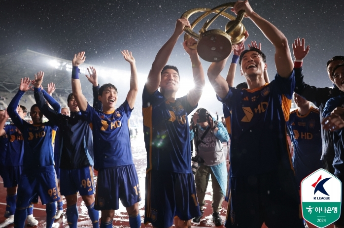 울산 HD K리그1 3연패, 홍명보 감독 등 많은 난관 극복 2024 K리그 조기 우승 확정 울산 HD K리그1 3연패, 홍명보 감독 등 많은 난관 극복 2024 K리그 조기 우승 확정