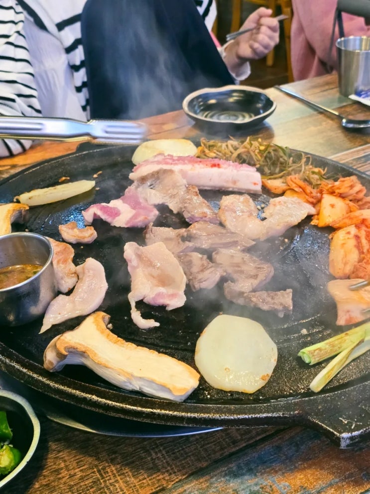 [240927-240929] 2박3일 대가족 제주여행 첫째날 ② 용두암, 몽클락 제주, 외도339 베이커리카페, 상가리야자숲, 헤르멘하우스 12인 제주숙소, 팔미돈가 산방산 본점